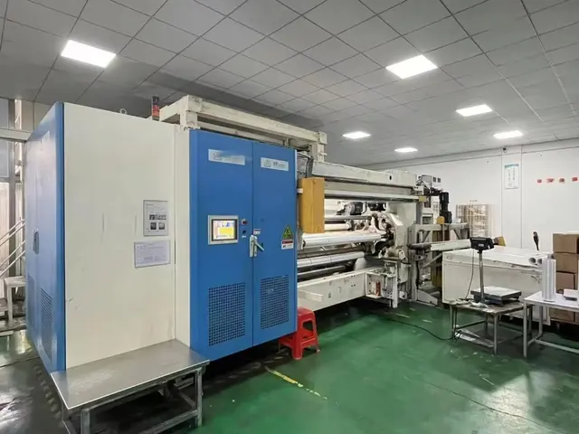 Automatic slitting and rewinding at the Shanghai Mars self-adhesive film factory